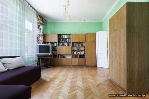 Kamienica z trzema odrębnymi lokalami