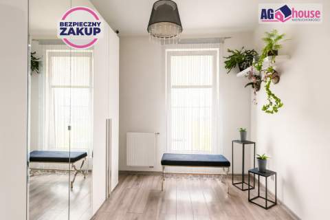 Dwupoziomowe mieszkanie z antresolą i balkonem