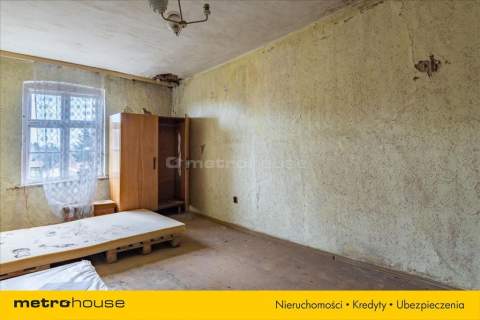 Duże mieszkanie w spokojnej wsi