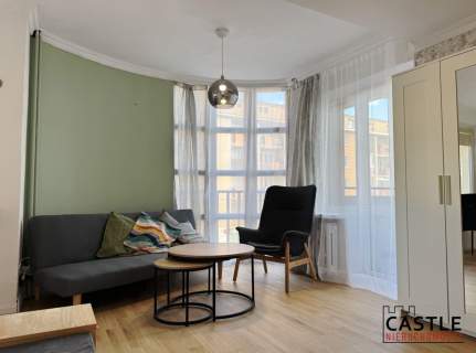 Słoneczne w kamienicy, winda, duży balkon.