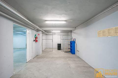 Obiekt halowo magazynowy 800m2 plac 3000m2