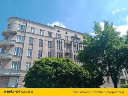 Przestrzenne mieszkanie przy placu Dąbrowskiego