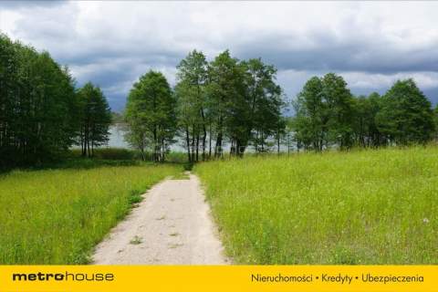 Działka w pięknej okolicy nad jeziorem