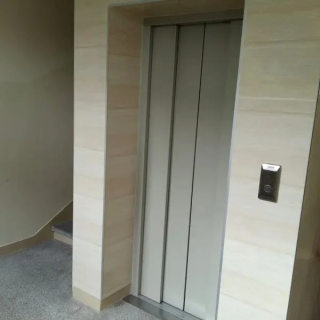 Stara Ochota, ul. Grójecka, przy ul. Wawelskiej, duży balkon