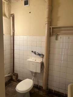 Na sprzedaż - 2 pokojowe mieszkanie w bloku w centrum.