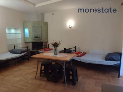 Kamienica dostosowana na hostel.