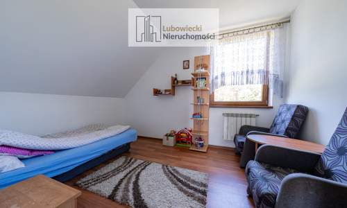 Dom jednorodzinny w spokojnej okolicy