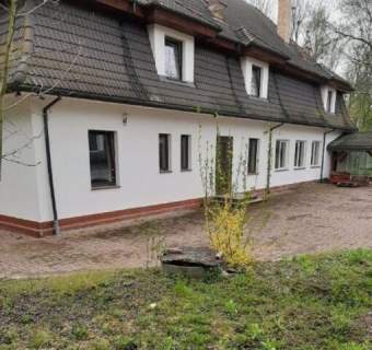 Piękny dworek w stylu klasycystycznym