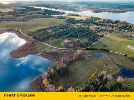 Działka budowlana z linią brzegową jeziora