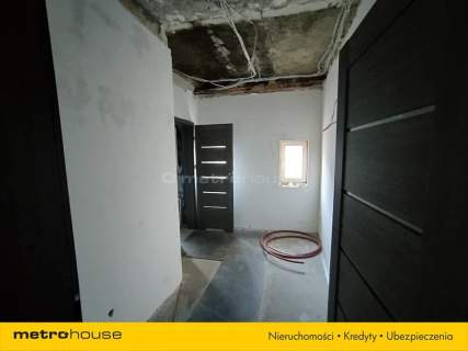 Dom 3 piętrowy 360m2 w Kobylnicy, podwórko, garaż