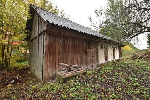Nieruchomość we wsi Julianów 22 ary, drewniany dom