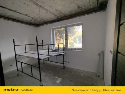 Dom 3 piętrowy 360m2 w Kobylnicy, podwórko, garaż
