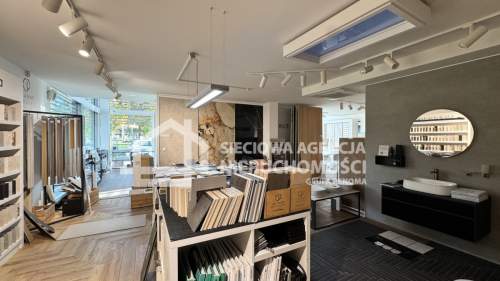 Lokal z witryną przy al Niepodległości w Sopocie