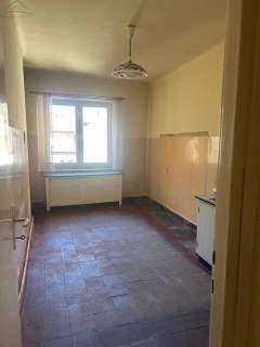 Na sprzedaż - 2 pokojowe mieszkanie w bloku w centrum.