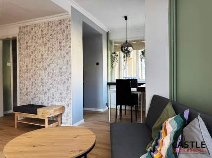 Słoneczne w kamienicy, winda, duży balkon.