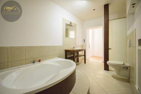 98M2/ 3 POKOJE/ I PIĘTRO/ CENTRUM