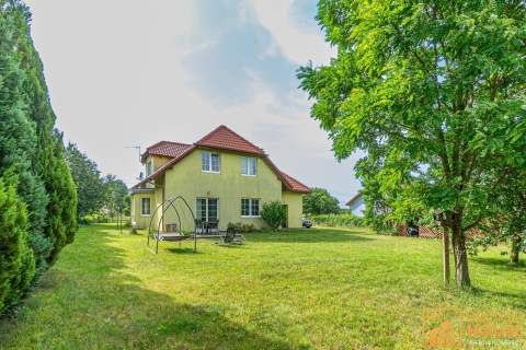 DUŻY RODZINNY DOM - OCHODZE