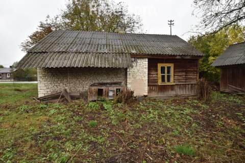 Nieruchomość we wsi Julianów 22 ary, drewniany dom