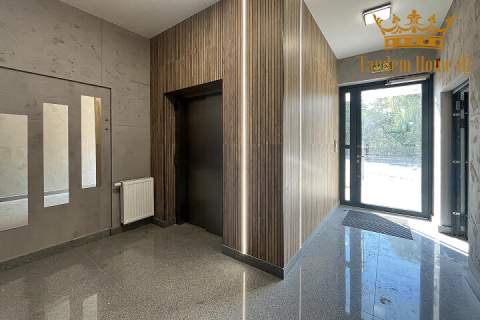 Do wynajęcia budynek usługowo-biurowy 1514m2 - Ursus, parking