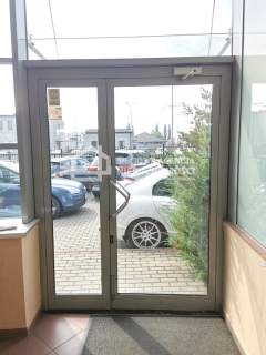 magazyn z biurami na wynajem.