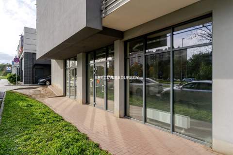 Lokal parterowy w ciągu komunikacyjnym