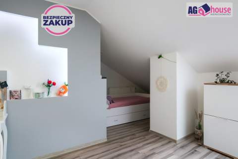 Dwupoziomowe mieszkanie z antresolą i balkonem