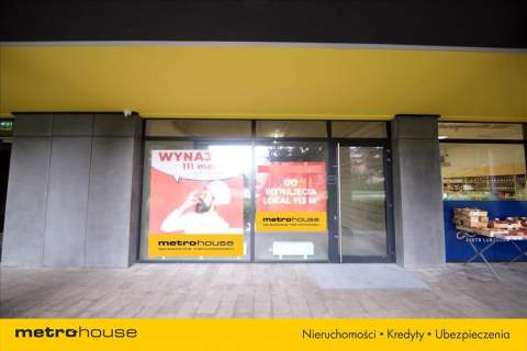 Nowy lokal z pełnymi witrynami na otwartym planie