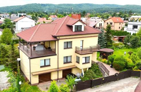 Przestronny dom na pięknej działce, Białogon