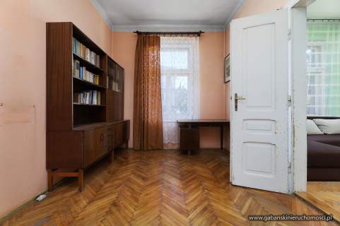 Kamienica z trzema odrębnymi lokalami