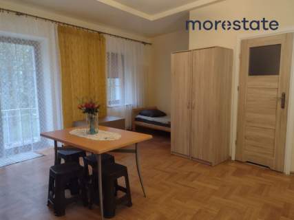 Kamienica dostosowana na hostel.
