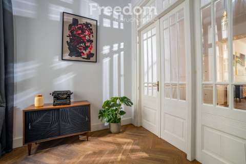 Przy Hali Koszyki - 11 pomieszczeń, 209 m2