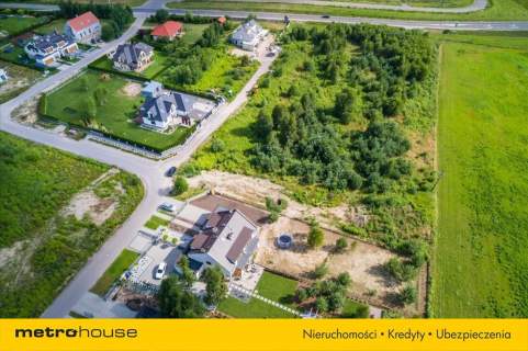 1880 m2 - zabudowa jednorodzinna lub bliźniacza.