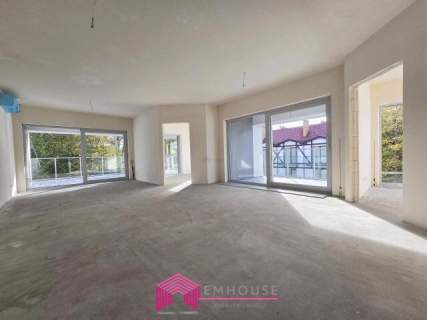 Trzypokojowy apartament z jacuzzi 120 m od plaży