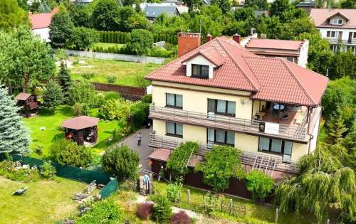 Przestronny dom na pięknej działce, Białogon
