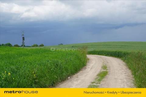 Działka w malowniczym miejscu w pobliżu jeziora