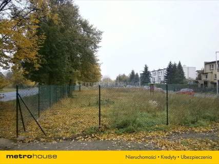 DZIAŁKA POD PARKING- WOLA