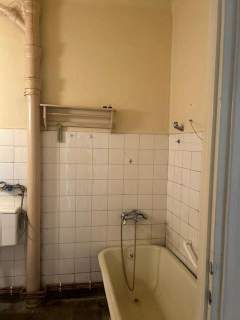Na sprzedaż - 2 pokojowe mieszkanie w bloku w centrum.
