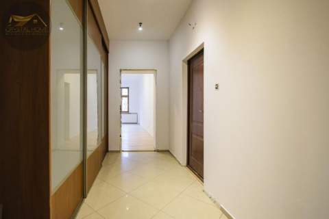 98M2/ 3 POKOJE/ I PIĘTRO/ CENTRUM