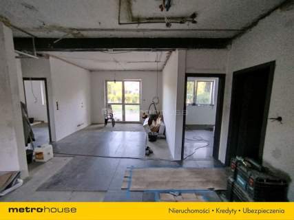 Dom 3 piętrowy 360m2 w Kobylnicy, podwórko, garaż