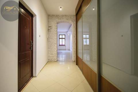 98M2/ 3 POKOJE/ I PIĘTRO/ CENTRUM