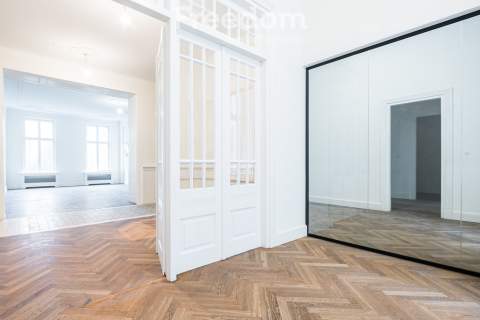Przy Hali Koszyki - 11 pomieszczeń, 209 m2