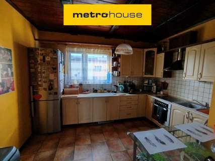 Dom 3 piętrowy 360m2 w Kobylnicy, podwórko, garaż