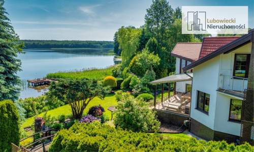 Dom z linią brzegową Jeziora Małszewskiego. Mazury