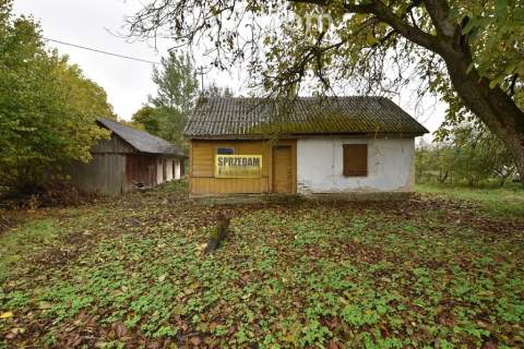 Nieruchomość we wsi Julianów 22 ary, drewniany dom