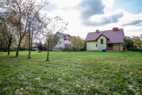 Zadbany dom na dużej działce. Brzeźnica