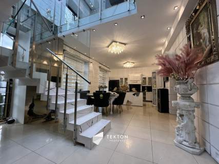 Luksusowy dom Glamour przy Szachtach 