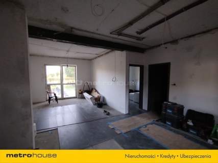 Dom 3 piętrowy 360m2 w Kobylnicy, podwórko, garaż