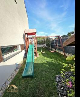 Nowoczesny bliźniak z prywatnym jacuzzi i ogrodem