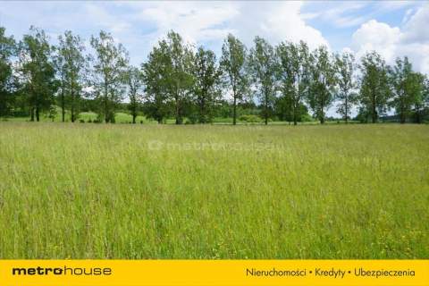 Działka w pięknej okolicy nad jeziorem