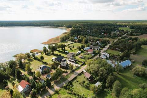 Działka z domkiem blisko jeziora Dręstwo